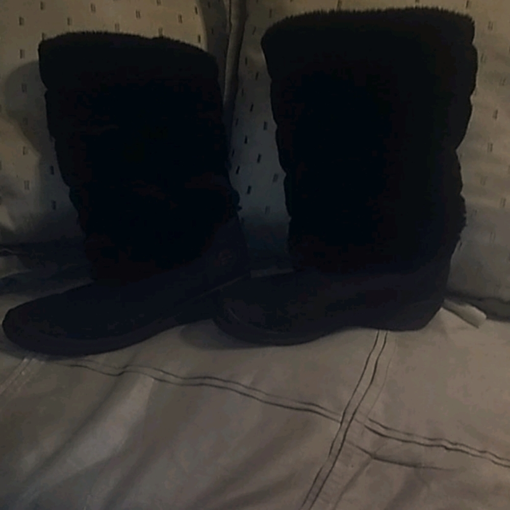 Black Timberland fur boots